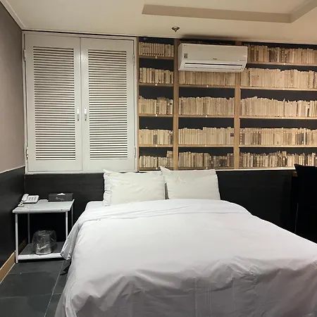 Sixty Hotel